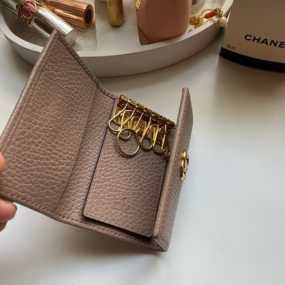 Gucci Key Holder - Picture 2 of 16